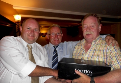 Dan O'Shea
Captain Jonathan Smith and sponsor Gay Smith presenting the prize for wining Category 3 to Dan O'Shea.
