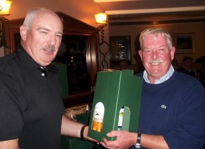 John O'Grady
Sponsor Joe McMahon presenting the prize for best back 9 to John O'Grady.
