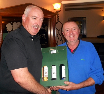 Mick McKenna
Sponsor Joe McMahon presenting the prize for Nearest the Pin to Mick McKenna who came within 152 cms of an ace. Mick also picked up a handy €56 from the 2s Club!
