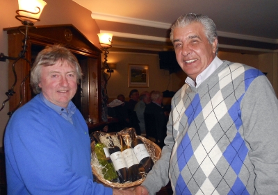 Mick McKenna & Denny Byram, runner-up
Sponsor Mick McKenna presenting Denny Byram with the runner-up prize, just one point off the lead.
