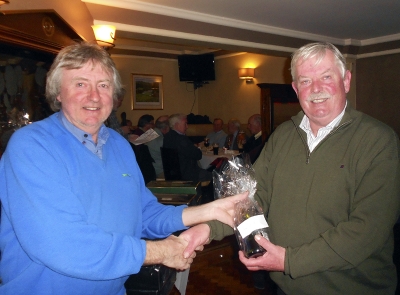 Mick McKenna & John O'Grady
Sponsor Mick McKenna presenting the prize for best front 9 to John O'Grady.
