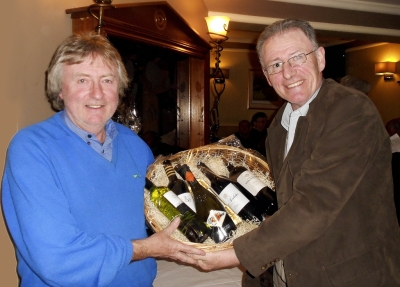 Mick McKenna & Leo Lennon Maher - overall winner
Sponsor Mick McKenna presenting first prize to Leo Lennon Maher who topped the field with 35 points.
