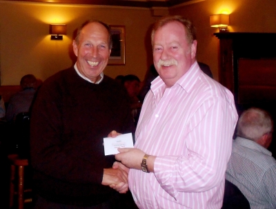 Liam Delaney - 3rd in Class 2 and the only 2s winner on the day with â‚¬78
Captain Dan O'Shea presenting the prizes
