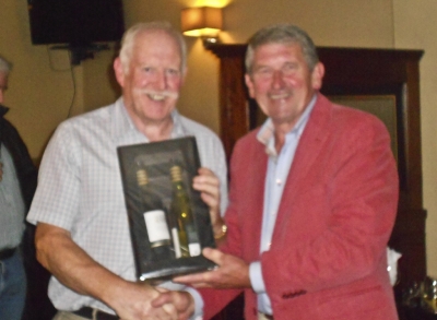 Denis Marnane
Third in category 2 Denis Marnane with President Eamon Field.
(we think the photographer was drinking for this one!)
