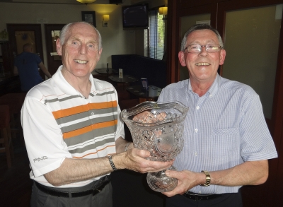 Captains Derek Barrett and Noel Murray
Derek Hands over the cup to Noel (for a year at least...)
