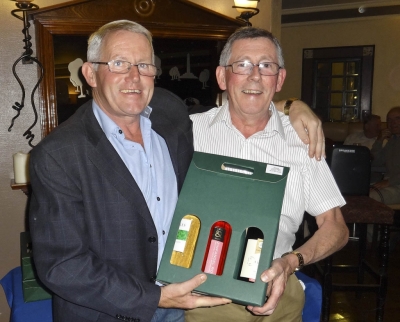 Gay Smith
Captain Noel Murray presents the prize for winning Division 3 to Gay Smith, completing the triple win for the Smith clan on the day.
