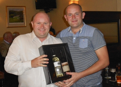 Jason Smith
Captain Jonathan Smith presenting the prize for best back 9 to the brother, Jason
