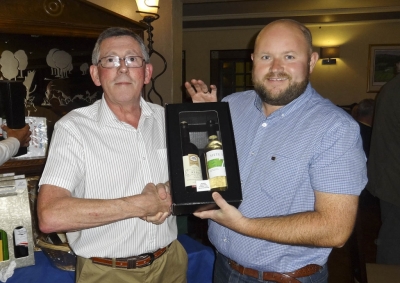 Jonathan Smith
Captain Noel Murray presents the prize for 3rd in Division 1 to Jonathan Smith. Johnny promised to give it to brother Jason (who actually won it) but we have our doubts!
