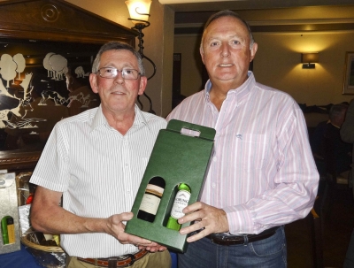 Pat Edwards
Captain Noel Murray presents the prize for 3rd in Division 3 to Pat Edwards
