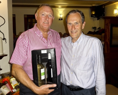 Pat Edwards - 2nd in Division 3
Pat receiving his prize from John Fitzgerald on behalf of our sponsors, the Castleknock Tennis Players.
